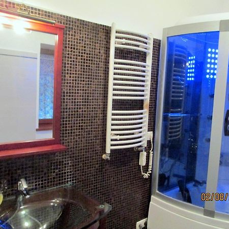 Apartment In The Centre Of Liov Exterior foto