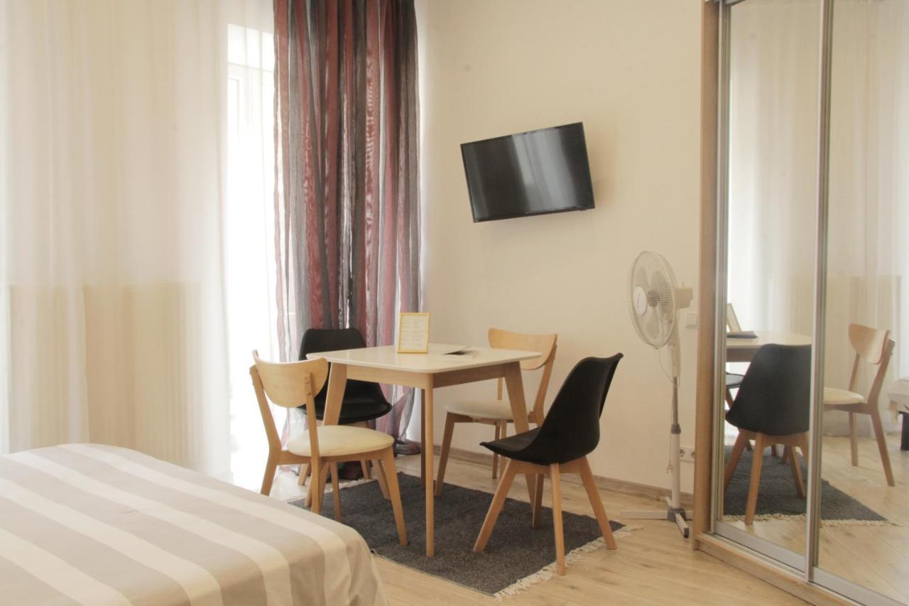 Apartment In The Centre Of Liov Exterior foto