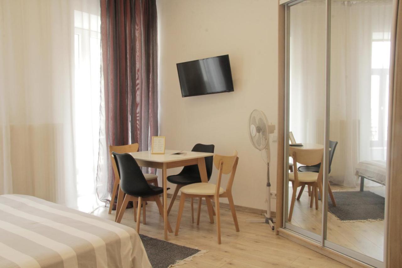 Apartment In The Centre Of Liov Exterior foto